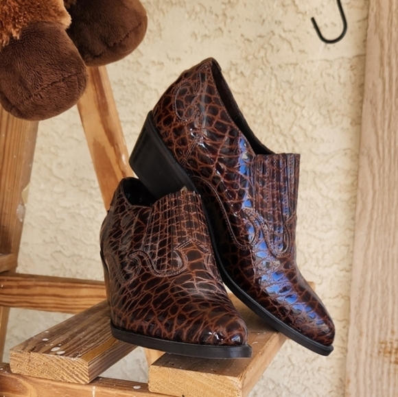 Dingo Vintage Brown Patent Leather Embossed Ankle Boot‎ - Picture 4 of 7